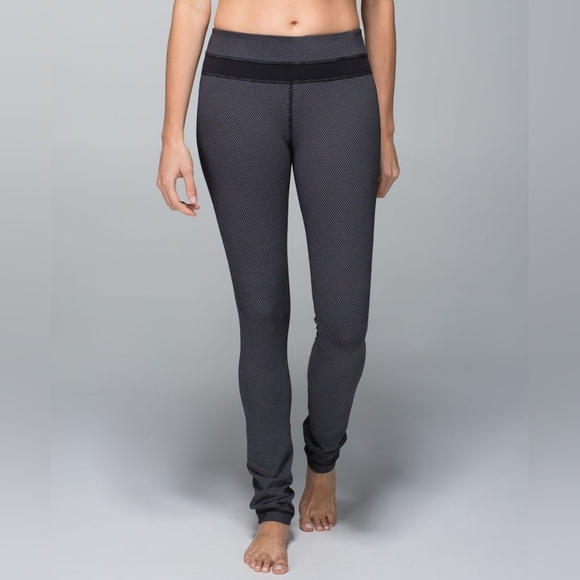 Lululemon Skinny Groove Leggings Pants Diamond Dot Black White Stretch Size  8 - Picture 1 of 15